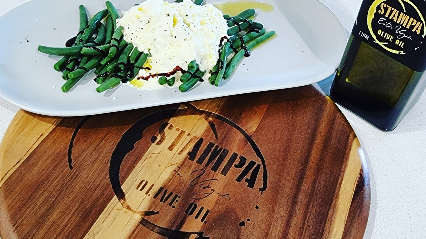 Sicilian green bean salad !! Organic green beans, fresh burrata, 30 year old aged balsamic vinegar with STAMPA extra virgin olive oil!!

#eat #eatclean #eathealthy #eatlocal #healthyfood #healthyrecipes #eatveggies #foodporn #foodie #eatmelbourne