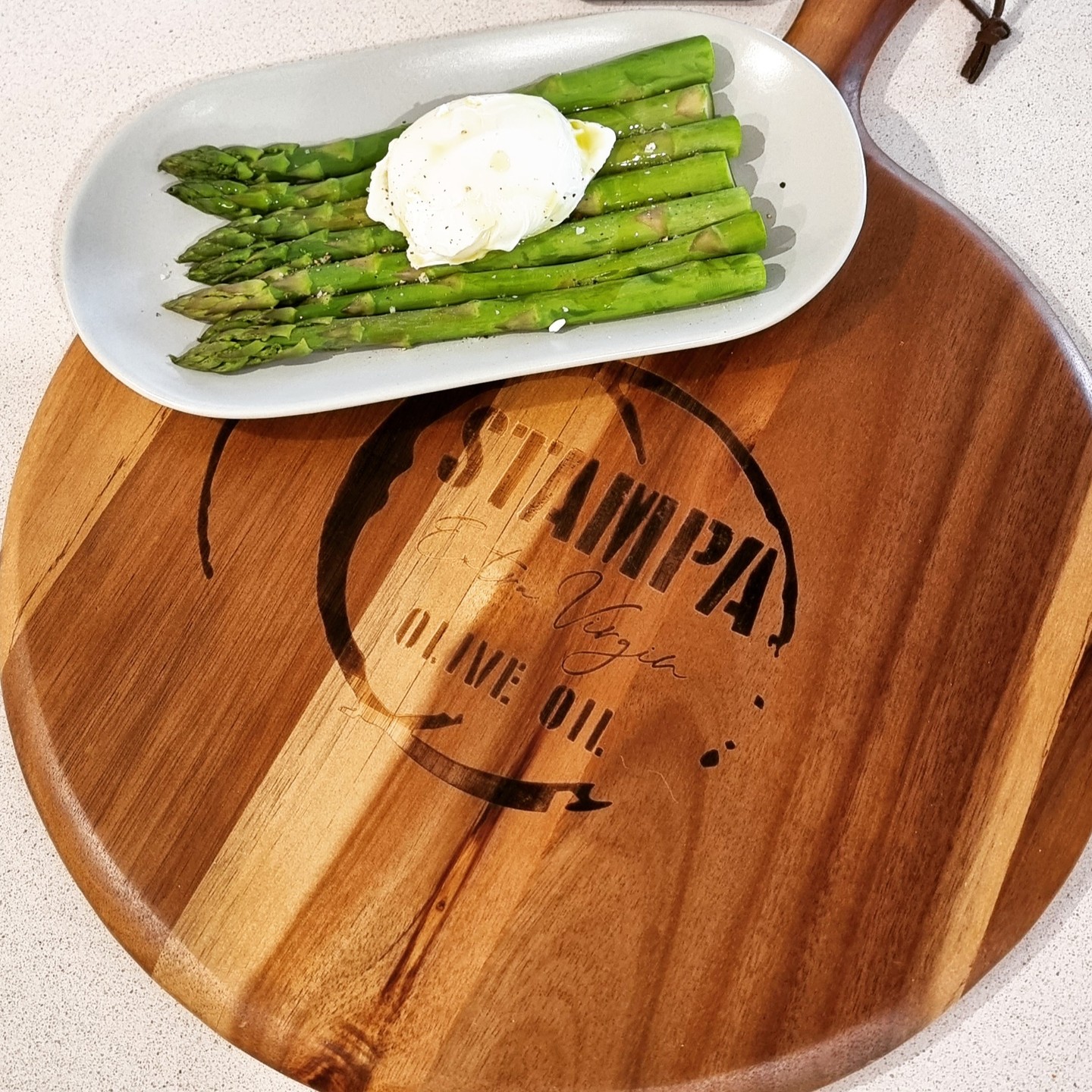 Asparagus with poached egg, fresh cracked black pepper, sea salt and STAMPA extra virgin olive oil !!!!! 

#eat #eatclean #foodporn #foodie #organic #healthyeating #eathealthyfood #eatorganic #eatmelbourne